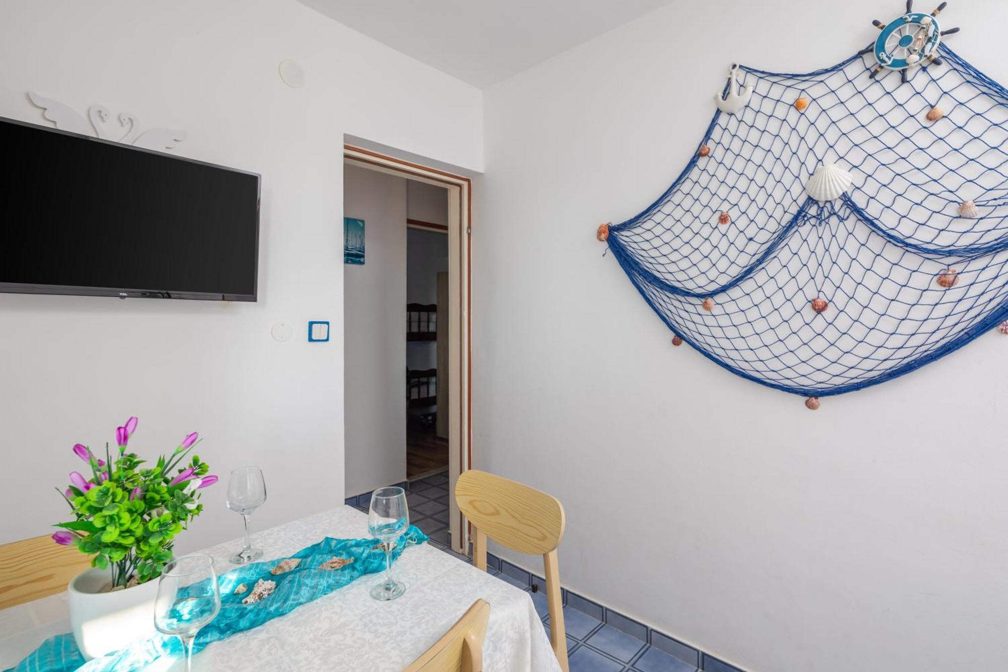 Urban Edge - Beach Apartments Omiš Kültér fotó