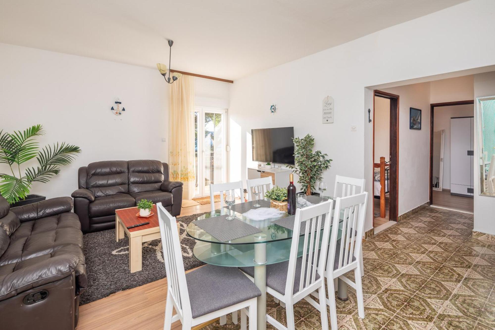 Urban Edge - Beach Apartments Omiš Kültér fotó