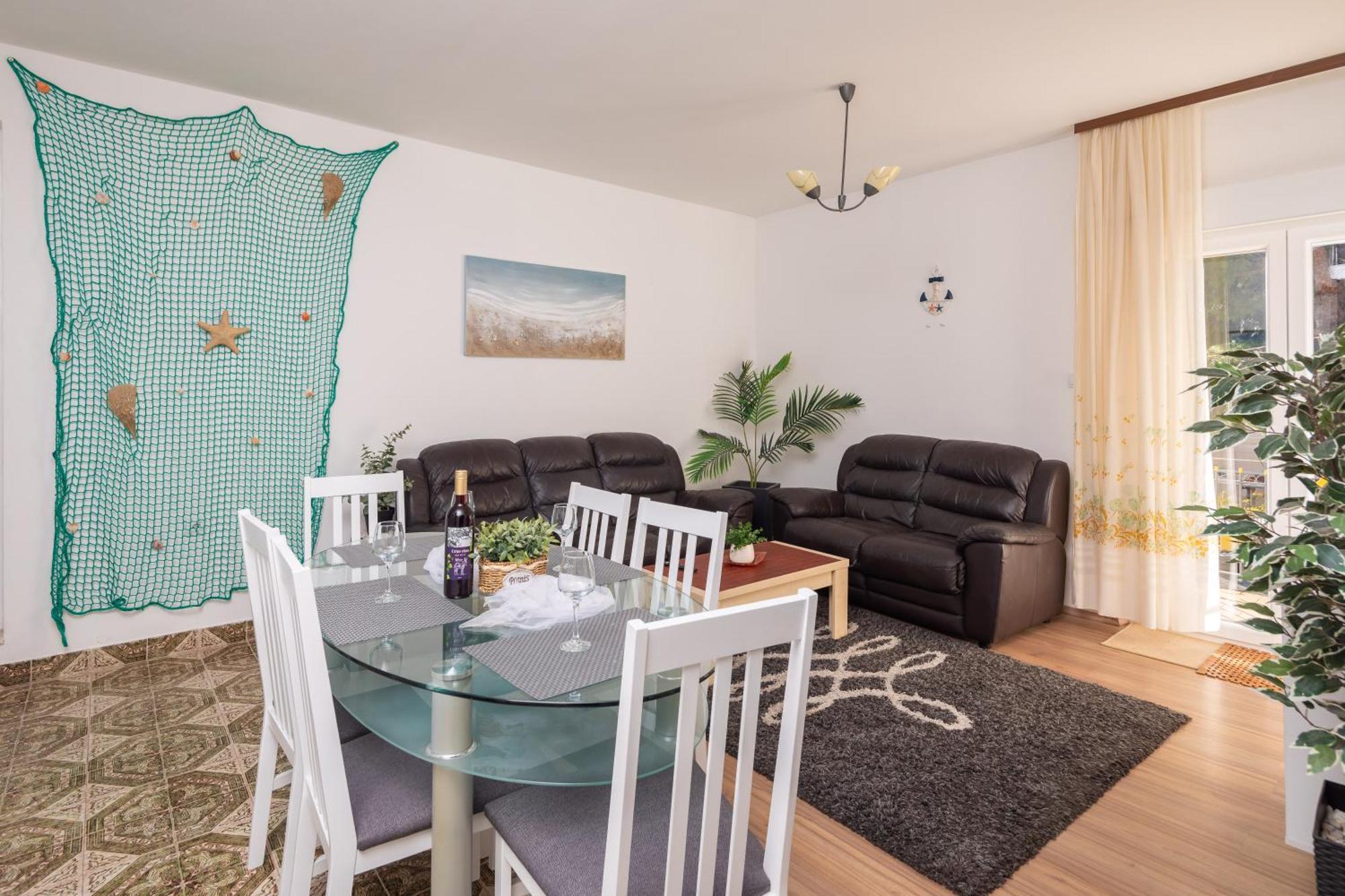 Urban Edge - Beach Apartments Omiš Kültér fotó