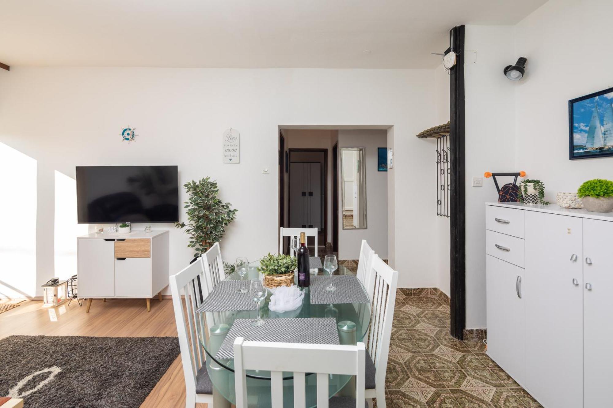 Urban Edge - Beach Apartments Omiš Kültér fotó