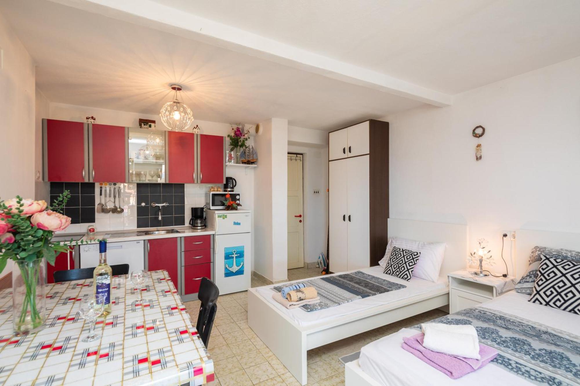 Urban Edge - Beach Apartments Omiš Kültér fotó