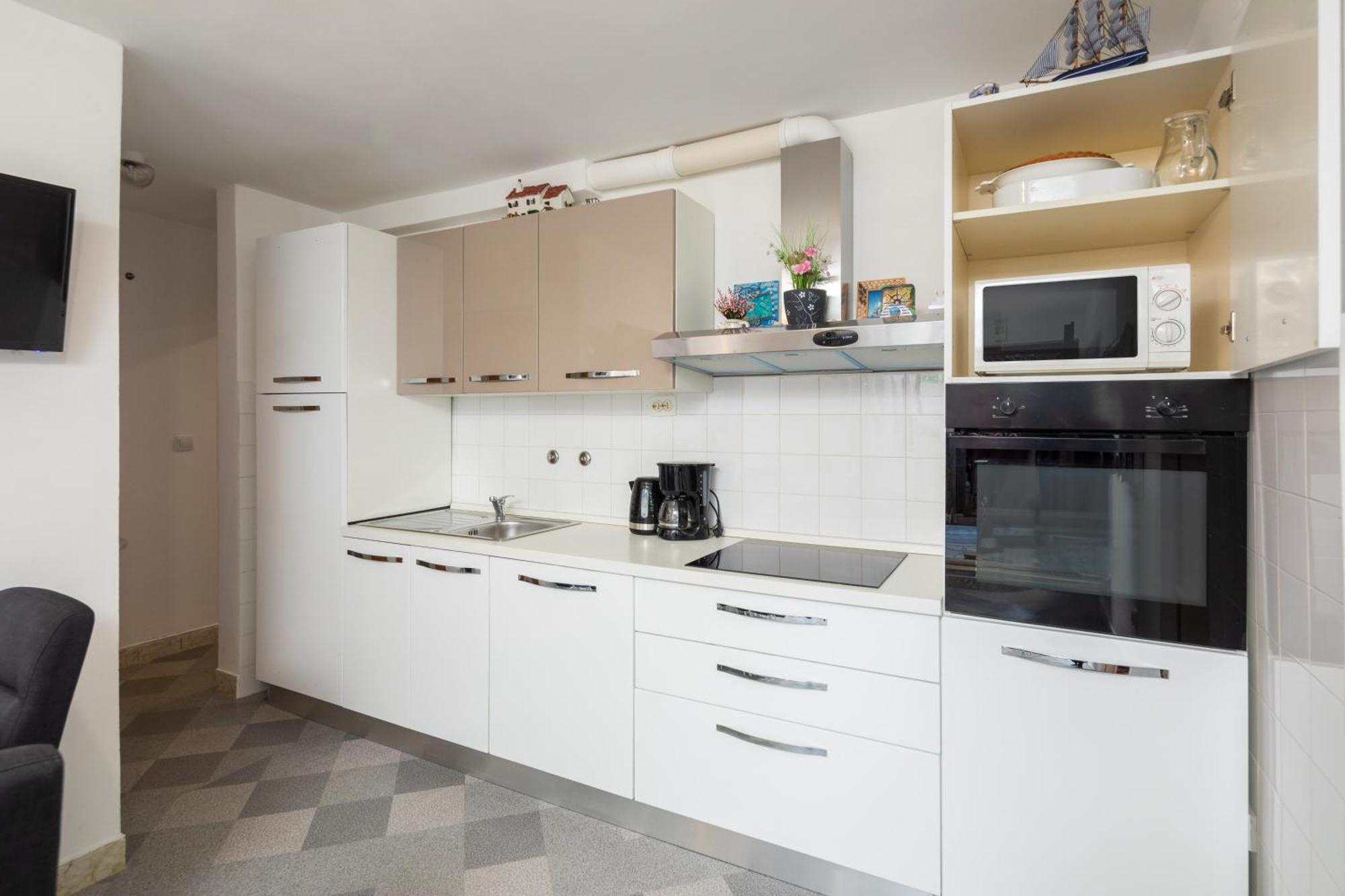 Urban Edge - Beach Apartments Omiš Kültér fotó