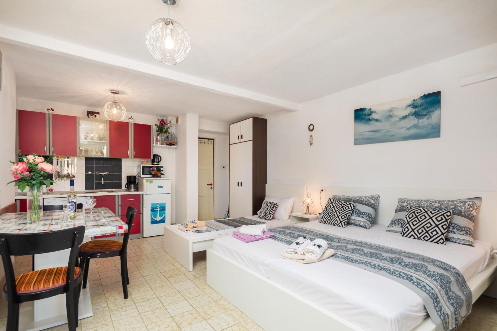 Urban Edge - Beach Apartments Omiš Kültér fotó