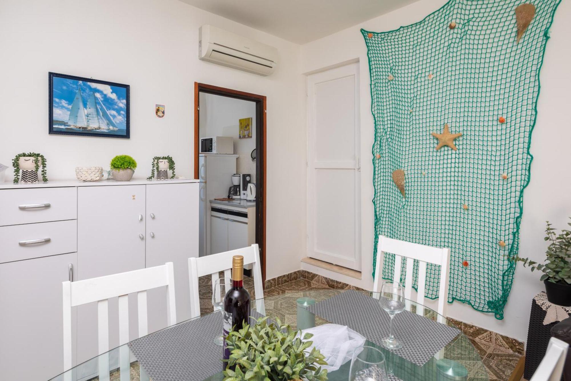 Urban Edge - Beach Apartments Omiš Kültér fotó